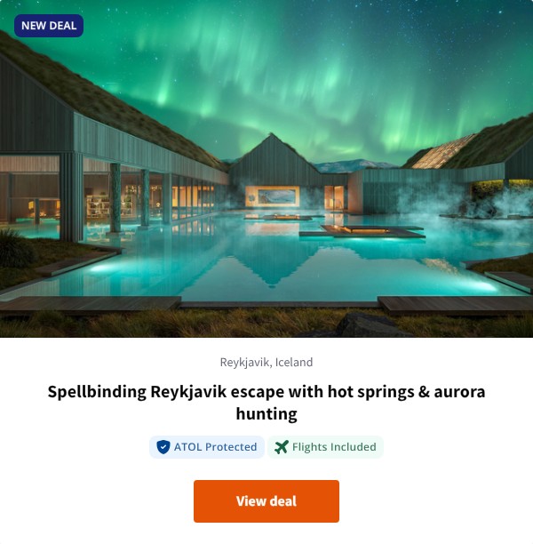 Spellbinding Reykjavik escape with hot springs & aurora hunting